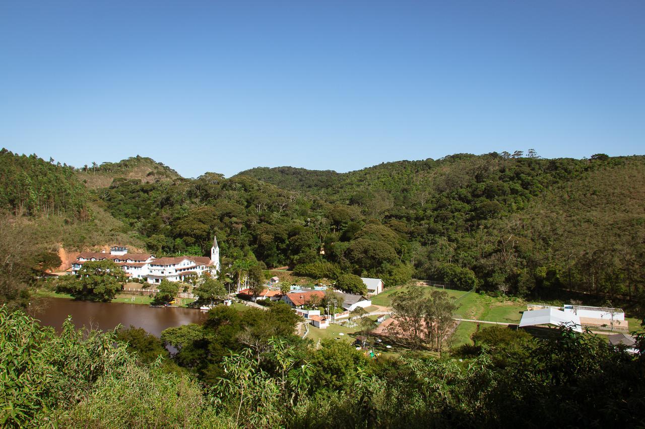 Hotel Fazenda Santa Barbara Энженьейру-Паулу-ди-Фронтин Экстерьер фото